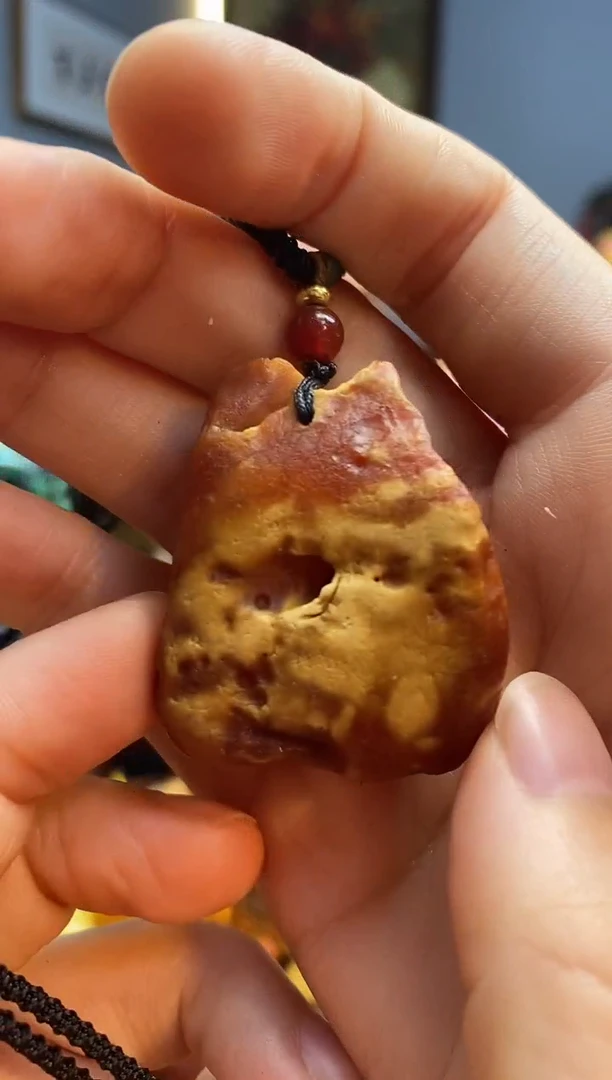 未镶嵌颈饰琥珀吊坠