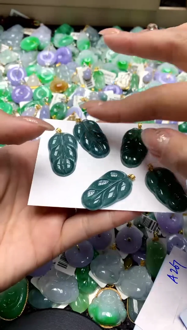 【闪购商品】翡翠颈饰18K金镶嵌11111111（多样性发其一）1