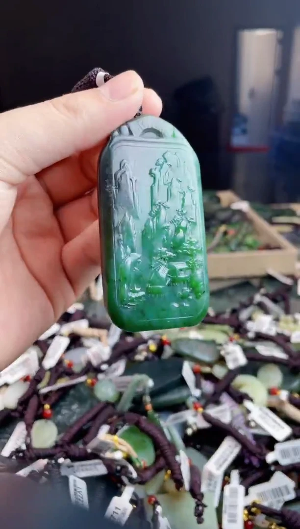 颈饰未镶嵌和田玉1