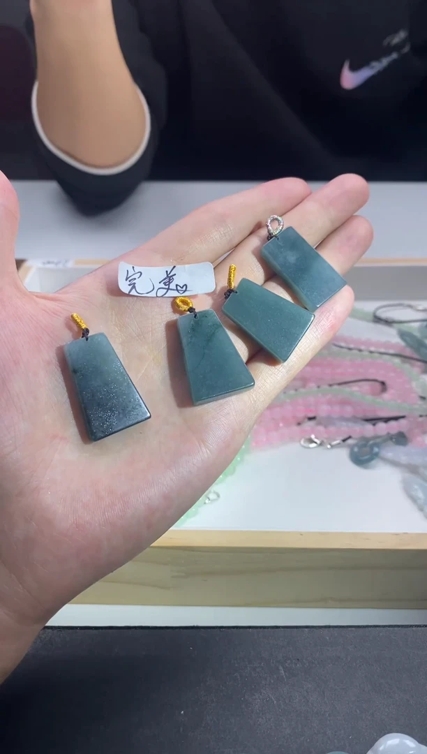 颈饰未镶嵌翡翠翡翠无事牌多样性发其一