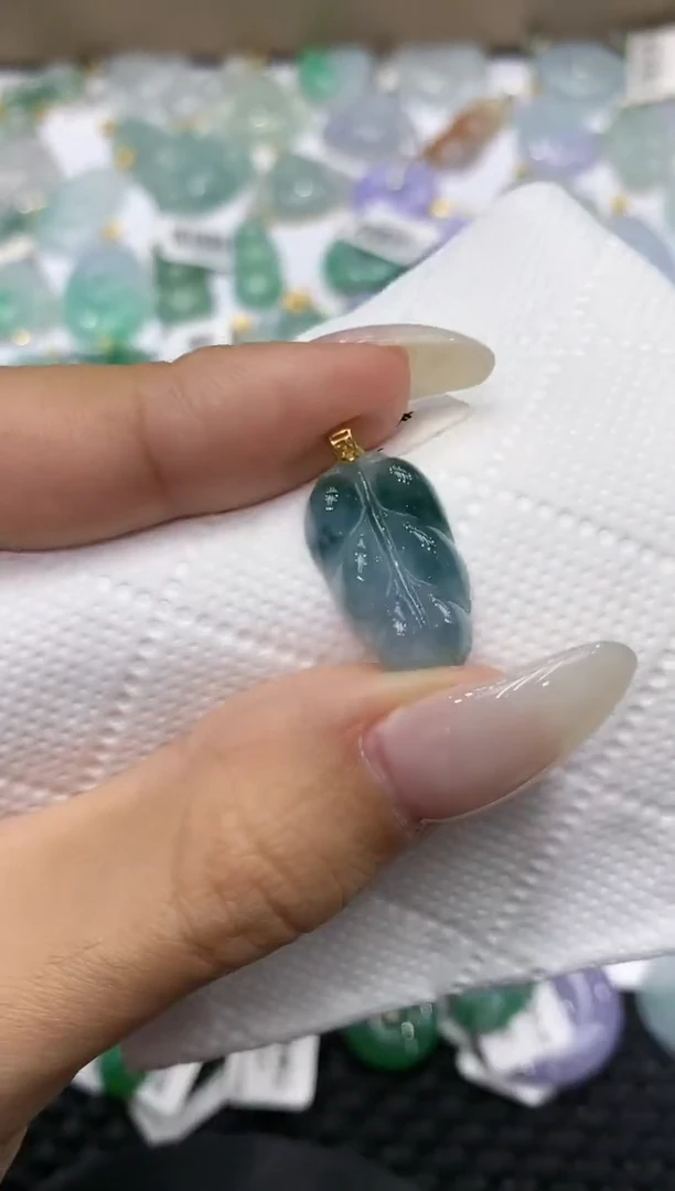 颈饰18K金镶嵌翡翠111111111111