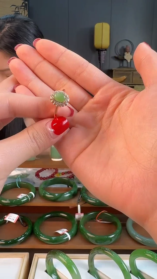 【闪购商品】和田玉戒指合金碧玉一个