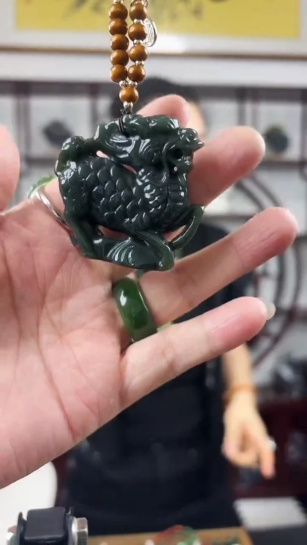 颈饰未镶嵌和田玉麒麟