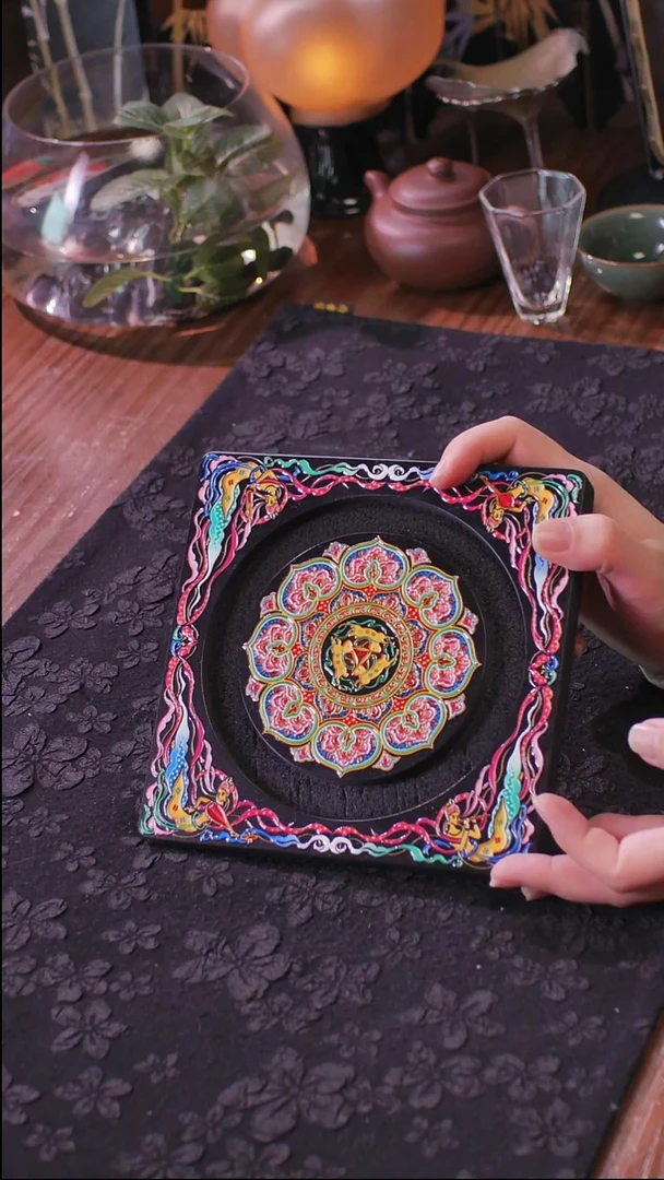 壹藏贰宝三兔图案小壶承