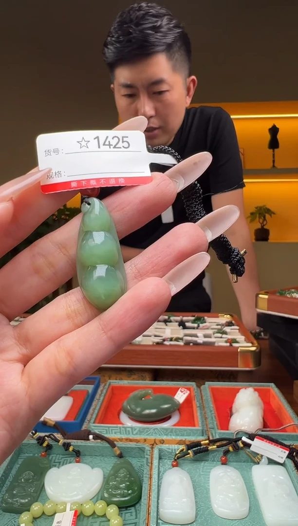 颈饰未镶嵌和田玉1