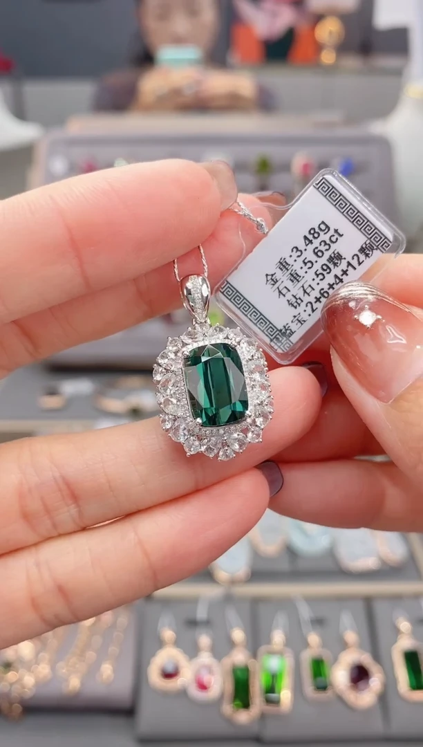 颈饰18K金镶嵌碧玺5.63