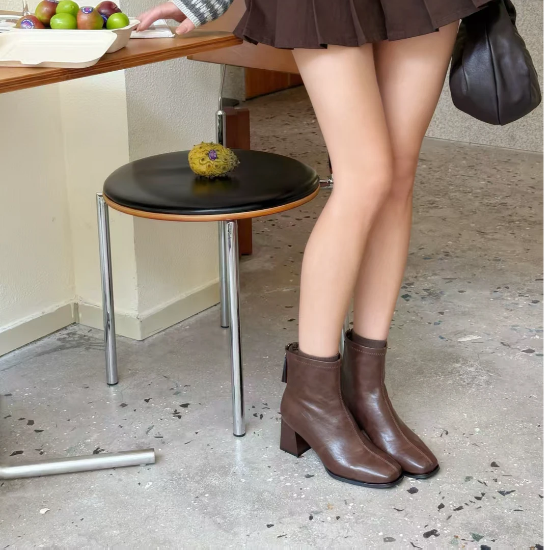 2025年秋冬季新款女靴防滑粗跟方头法式高跟加绒短靴冬女