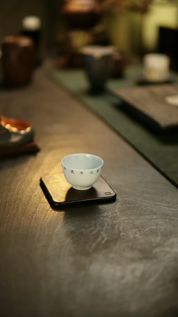 阿眠     陋影手绘青花诗文杯