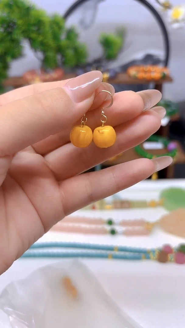 14K金镶嵌蜜蜡耳饰E01