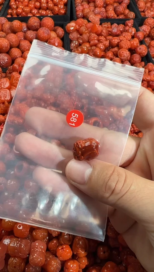 南红玛瑙未镶嵌颈饰1