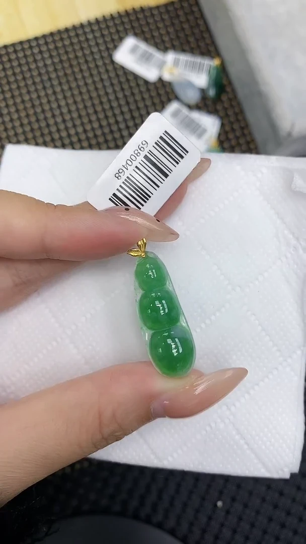 颈饰18K金镶嵌翡翠1111111111111