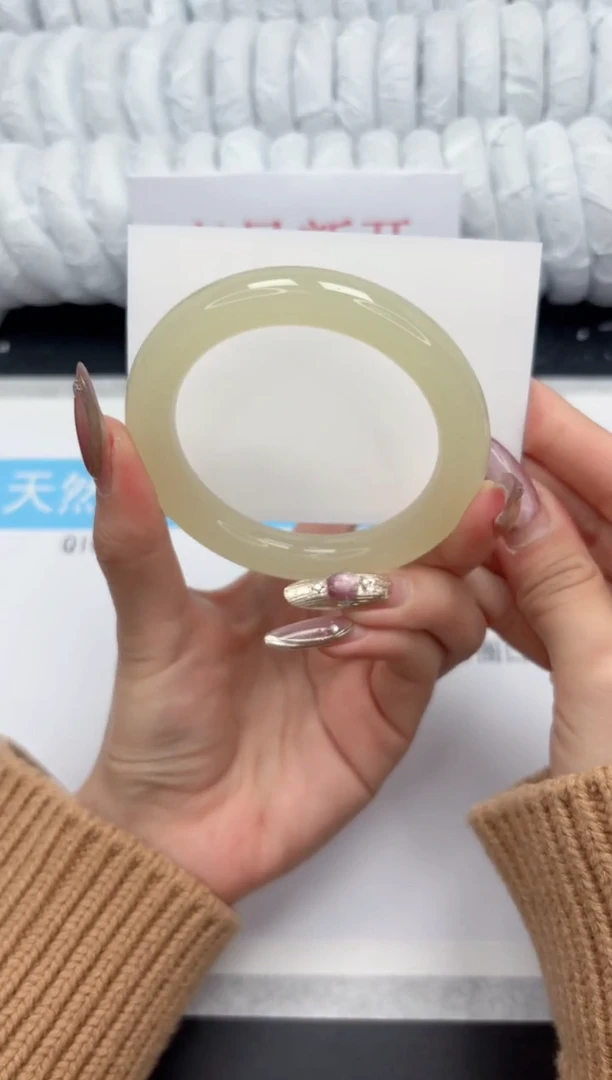 【闪购商品】石英质玉手镯未镶嵌36-蜂蜜水54.9