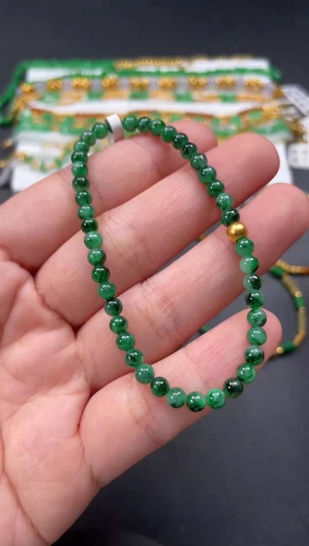 套链足金镶嵌翡翠一条   P450