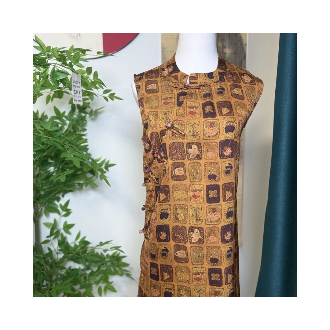 2025老钱风奥黛新款欧韩设计感无袖女复古盘扣开叉网红中长款上衣