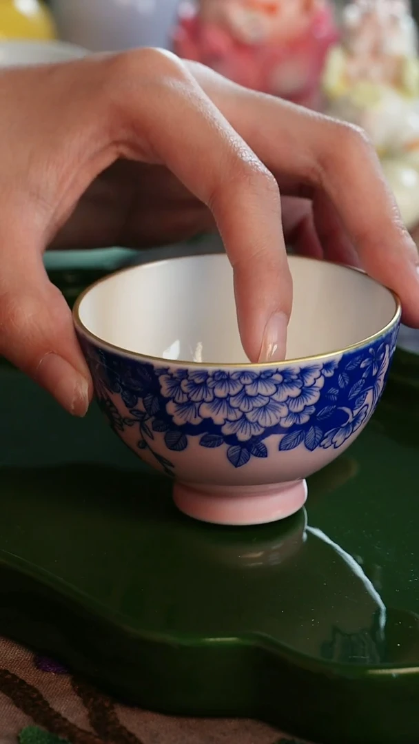 照夜白单色釉青花描金主人杯