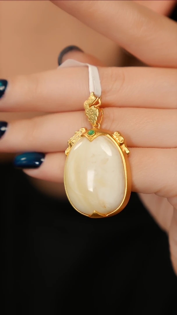 蜜蜡吊坠(赠链)银S925镶嵌景云白蜡吊坠（微瑕