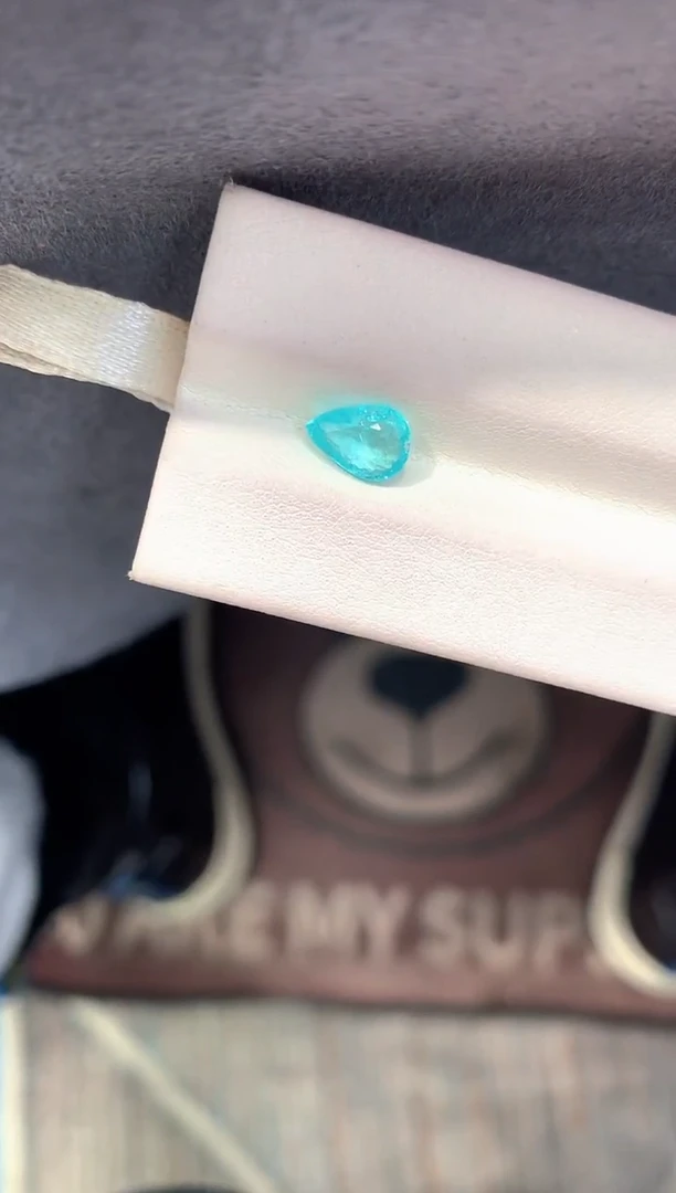 未镶嵌耳饰帕拉依巴碧玺1.02克拉霓虹蓝