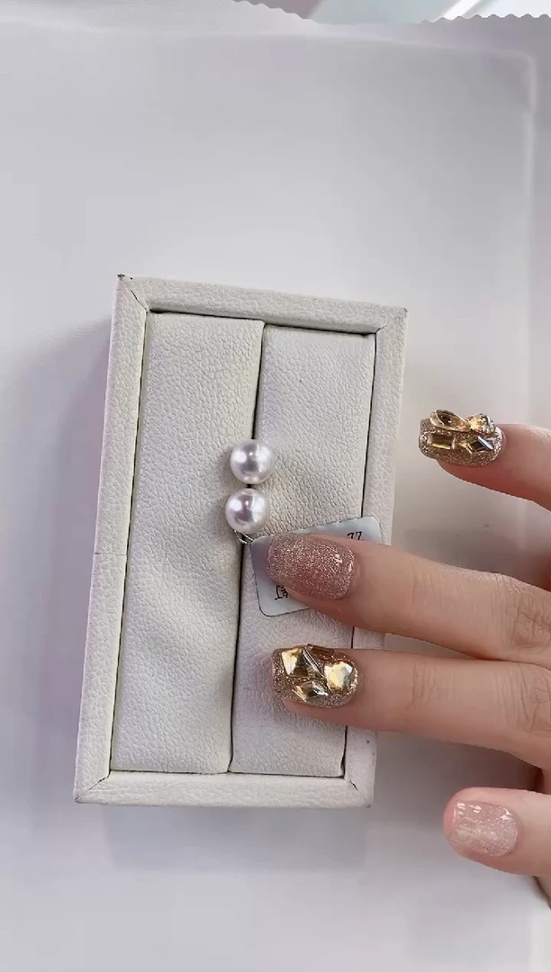 18K金镶嵌耳饰海水珍珠8-9澳白珍珠耳饰