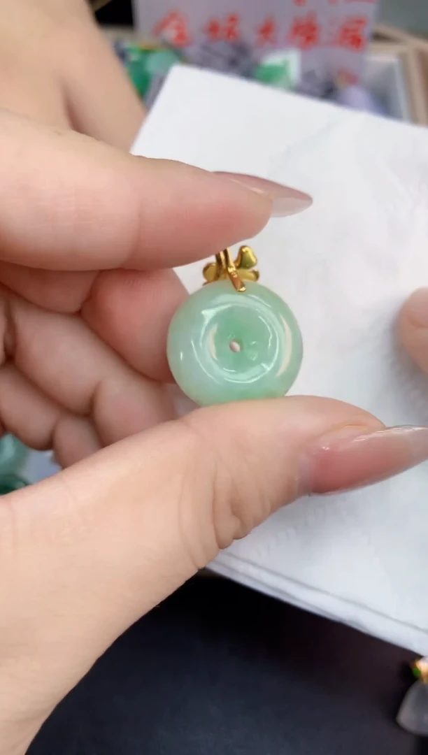 翡翠未镶嵌吊坠(不含链)1