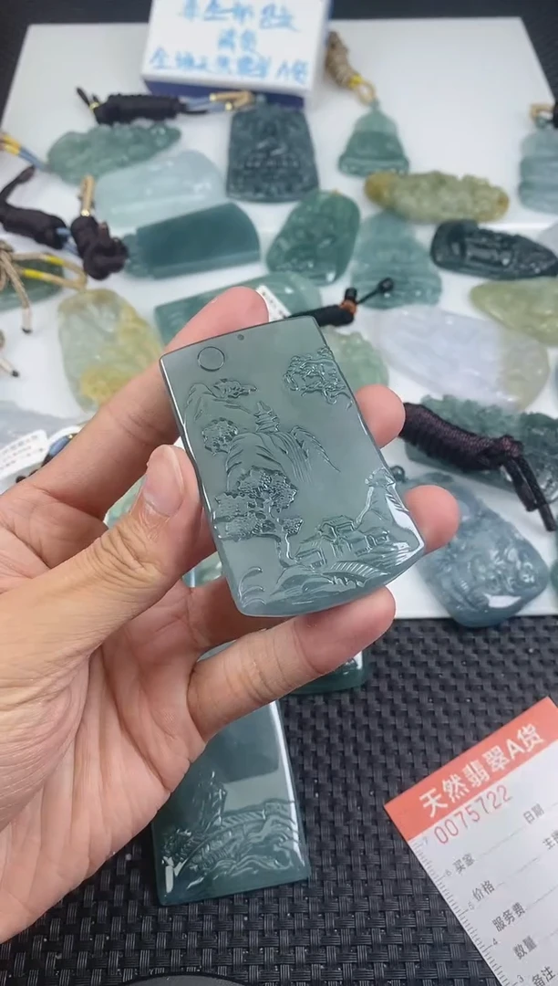 翡翠未镶嵌颈饰