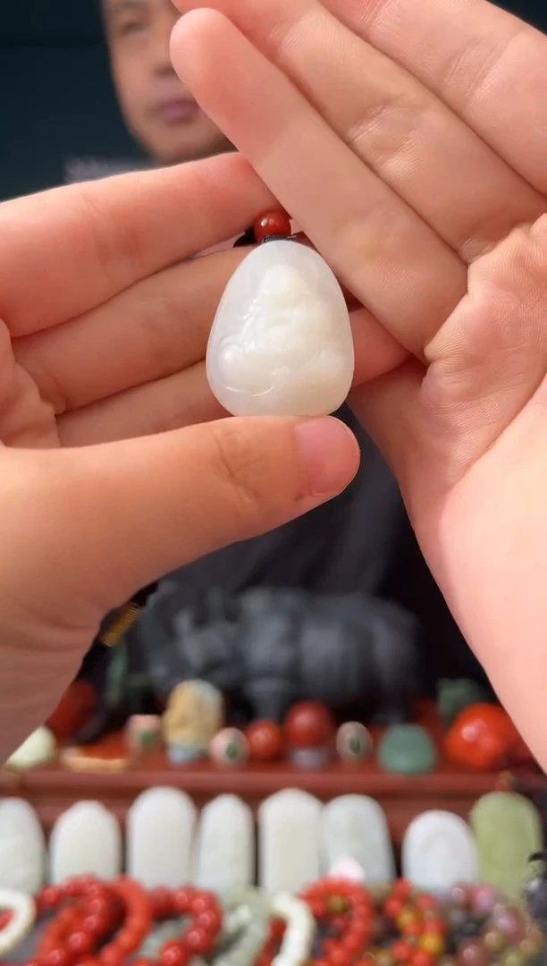 和田玉未镶嵌颈饰吊坠