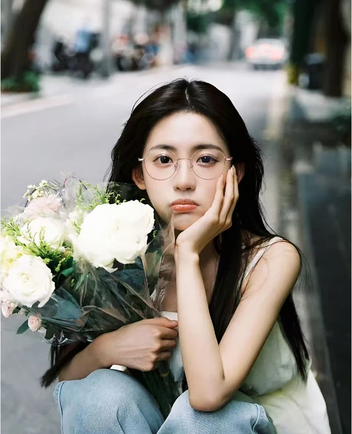 FJ（413-499）2025年网红INS百搭风女士穿搭神器素颜镜平光镜超轻