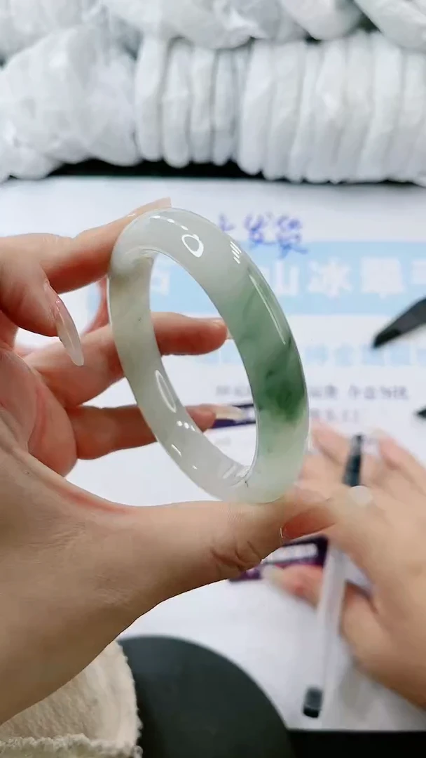 【闪购商品】石英质玉手镯未镶嵌多样性发货C24