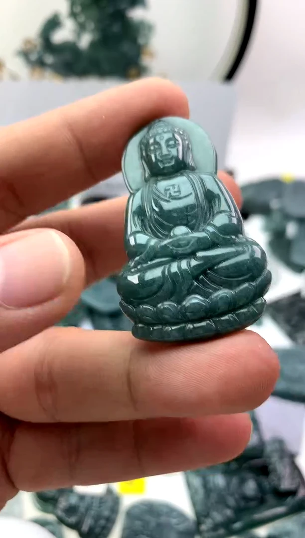 翡翠未镶嵌颈饰大日
