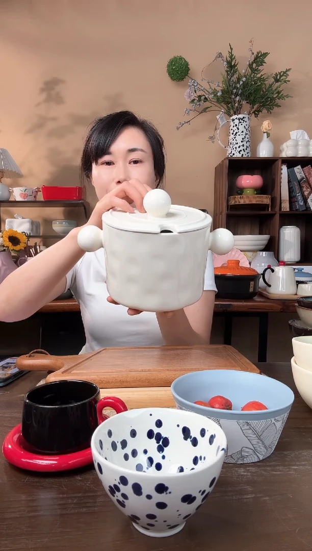 陶瓷6.3英寸带盖高球球双耳碗微瑕