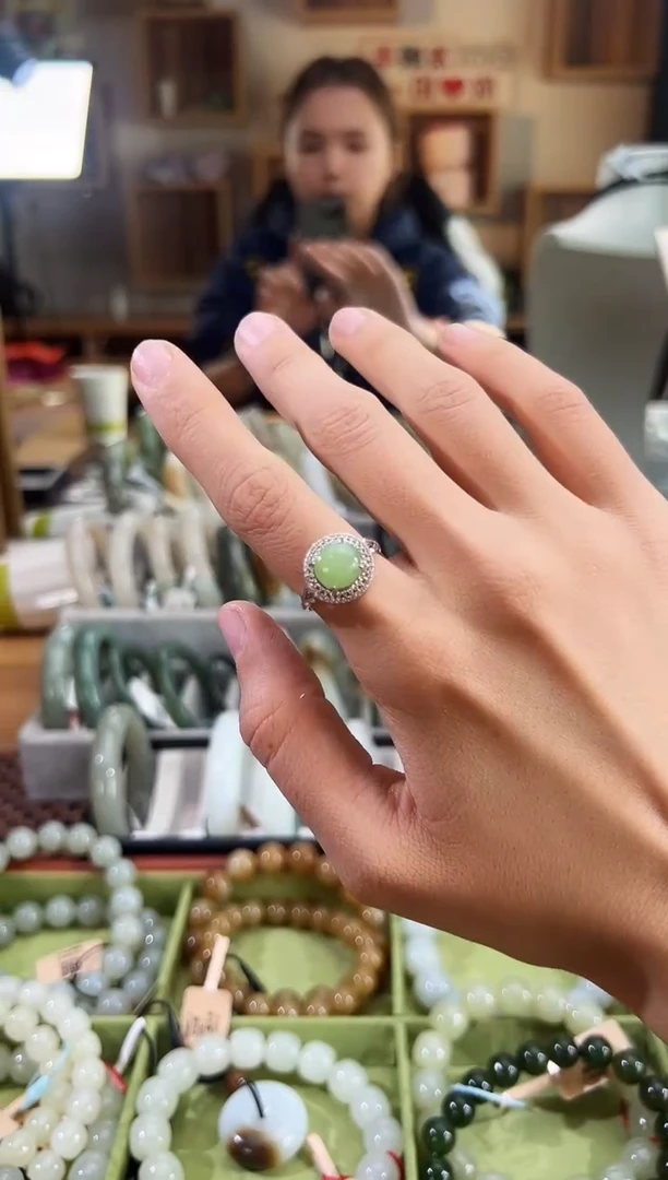 未镶嵌戒指和田玉黑羊洞戒指