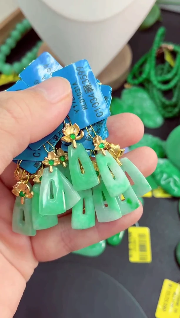 吊坠(不含链)未镶嵌翡翠多样性发货其中一件