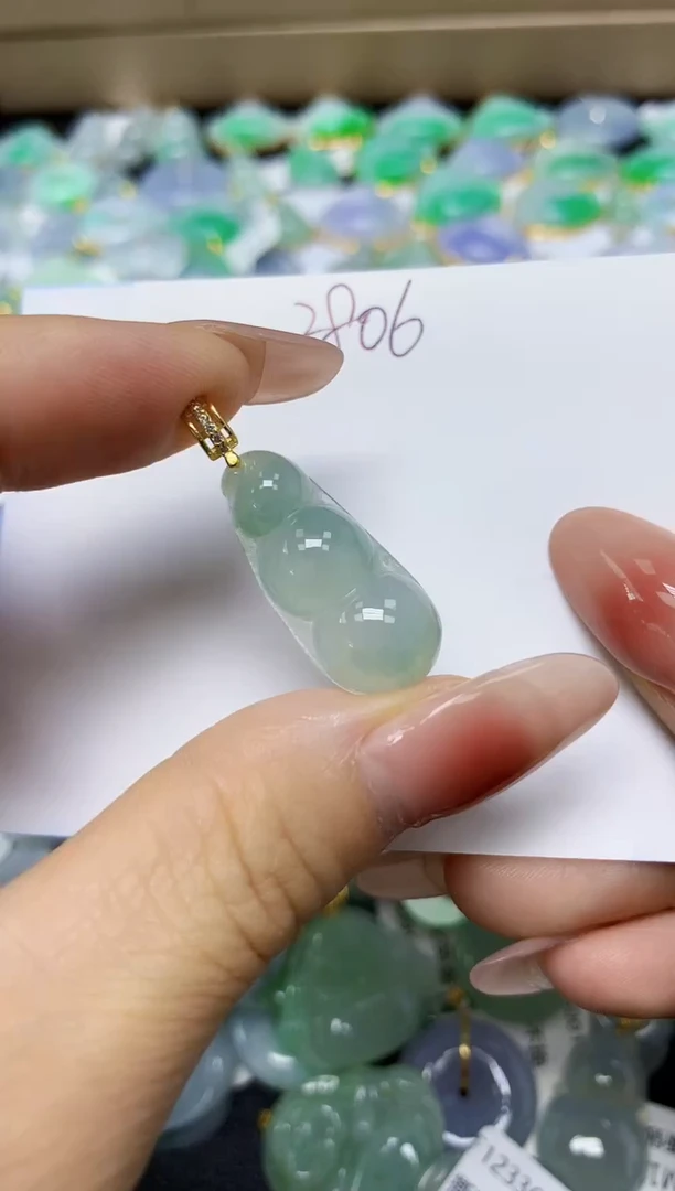 翡翠未镶嵌颈饰 天然缅甸翡翠A货
