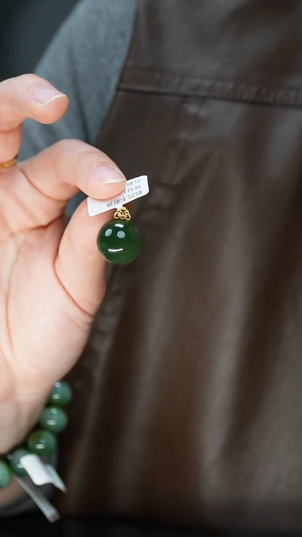 吊坠(赠链)18K金镶嵌和田玉（碧玉）9