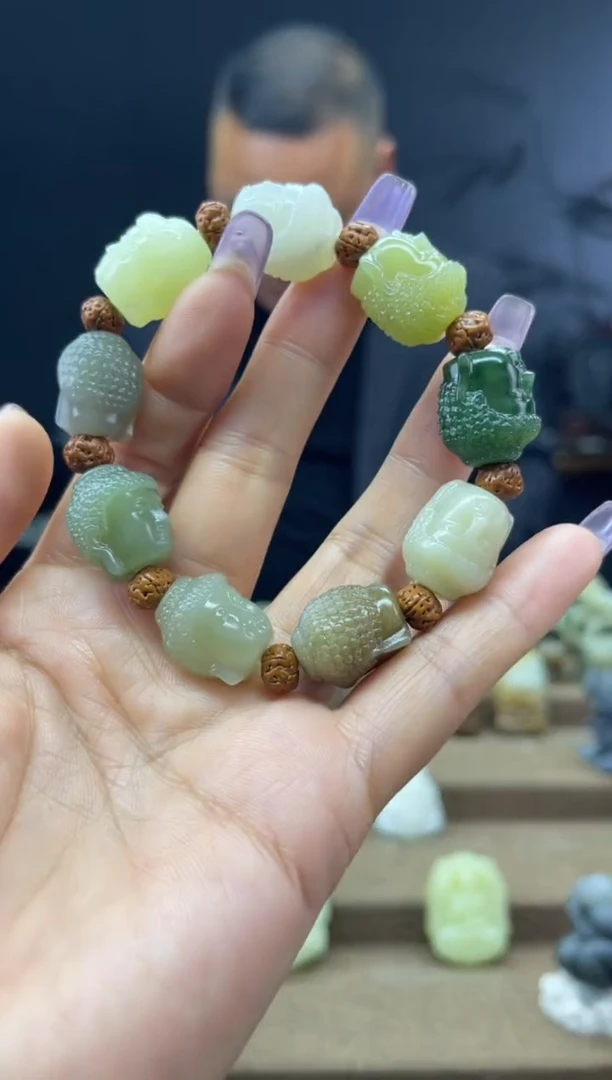 颈饰未镶嵌和田玉1