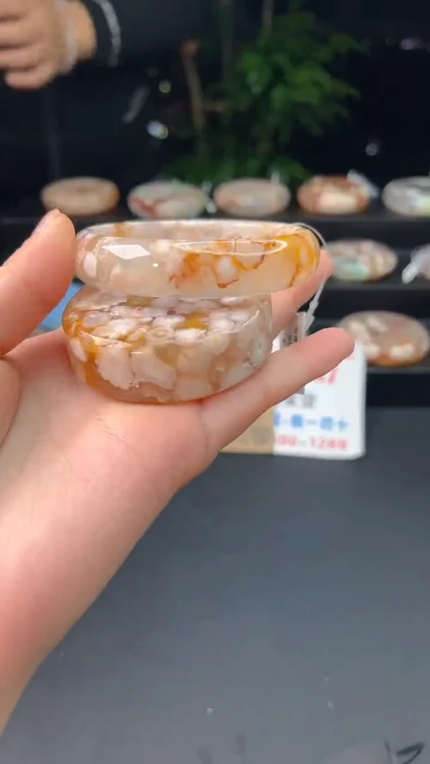 【闪购商品】石英质玉手镯未镶嵌赠送镯心（圈口56