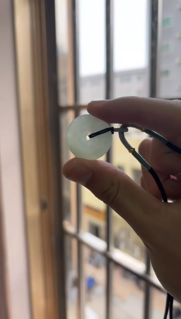 翡翠未镶嵌颈饰平安扣