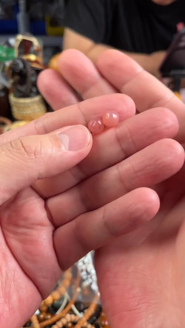 玛瑙/玉髓.未镶嵌王胖子文玩工作室老型粉糯一对随机发