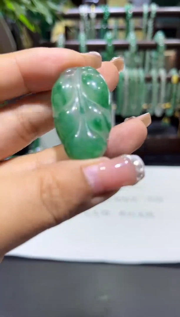 未镶嵌叶子石英质玉叶子