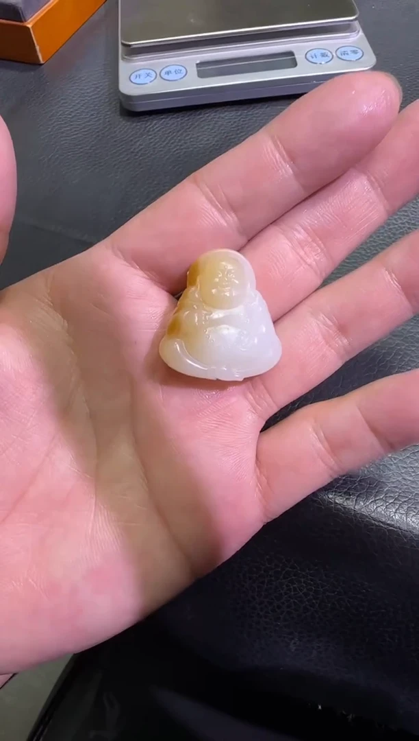 颈饰未镶嵌和田玉金山糖白佛公（产地直发）