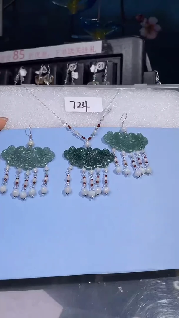 颈饰未镶嵌翡翠喜欢拍