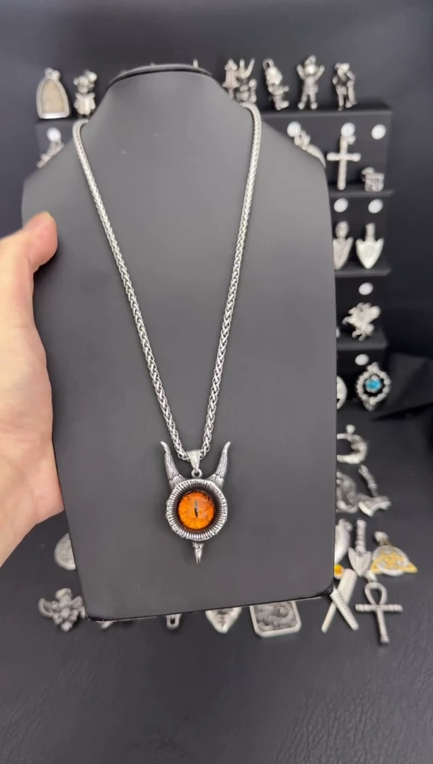 钛钢树脂羊角吊坠搭配龙骨项链60CM长（如图所示）