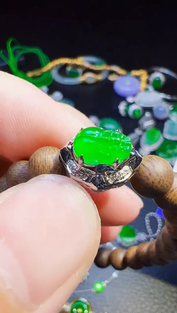 18K金镶嵌手链翡翠西***?翡翠