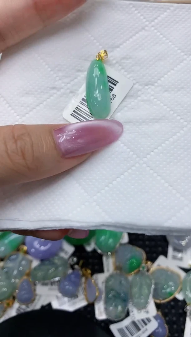 翡翠18K金镶嵌颈饰111111111