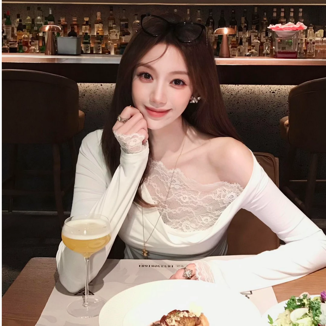 一字露肩蕾丝性感长袖t恤女秋季新款修身显瘦高街辣妹打底衫上衣