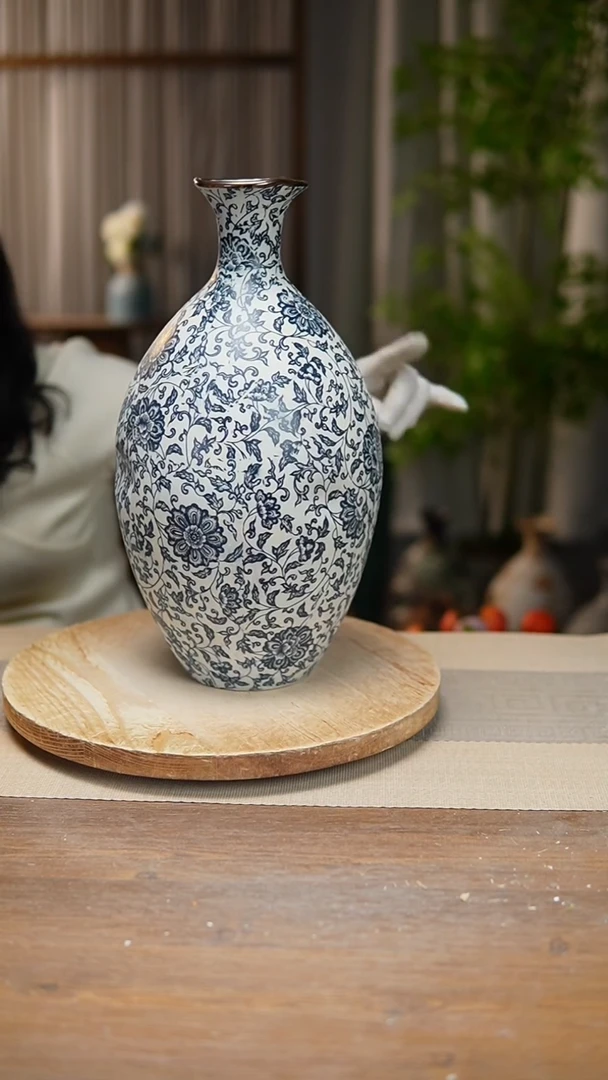 【闪购商品】陶瓷  花器青花瓷缠枝莲高脚瑕疵