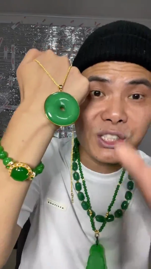 翡翠未镶嵌吊坠(赠链)【小伍珠宝】高端湖水绿45m平安扣