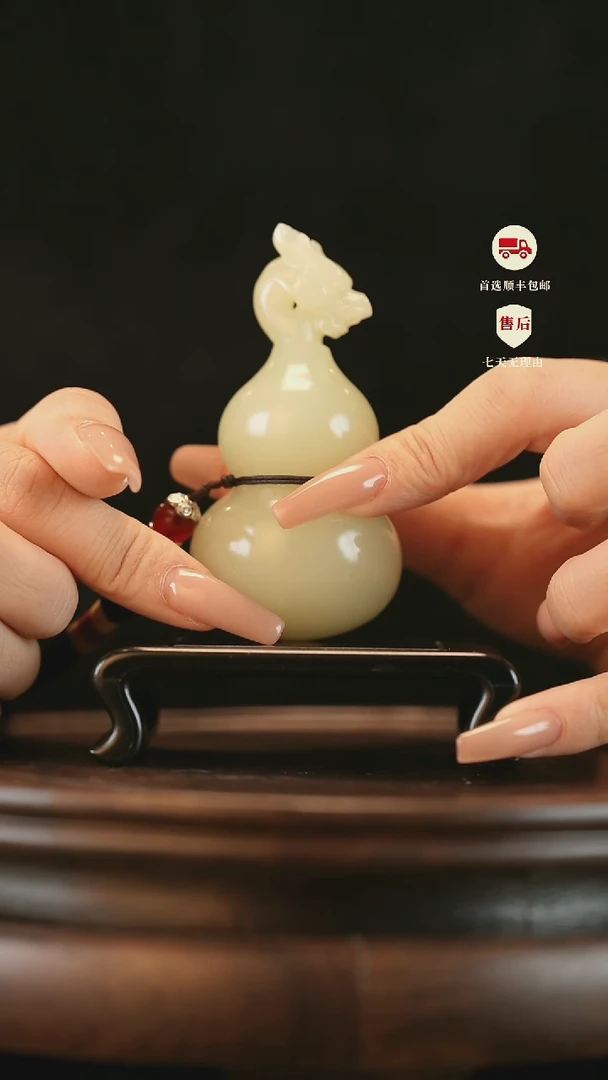 云南石竹叶青雕刻：龙头福禄手把件