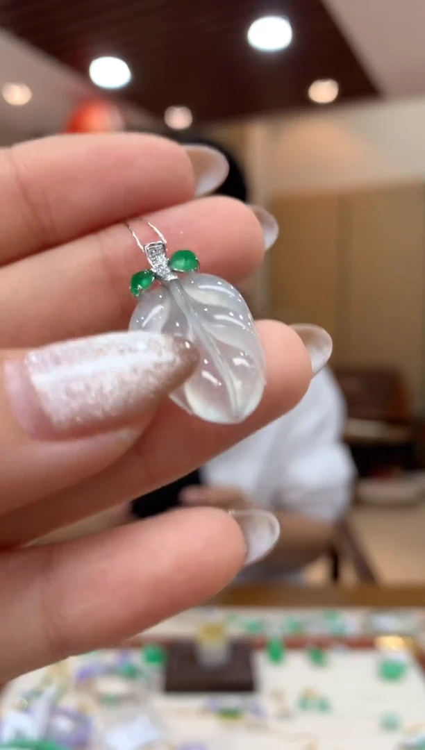 吊坠(不含链)18K金镶嵌翡翠叶子