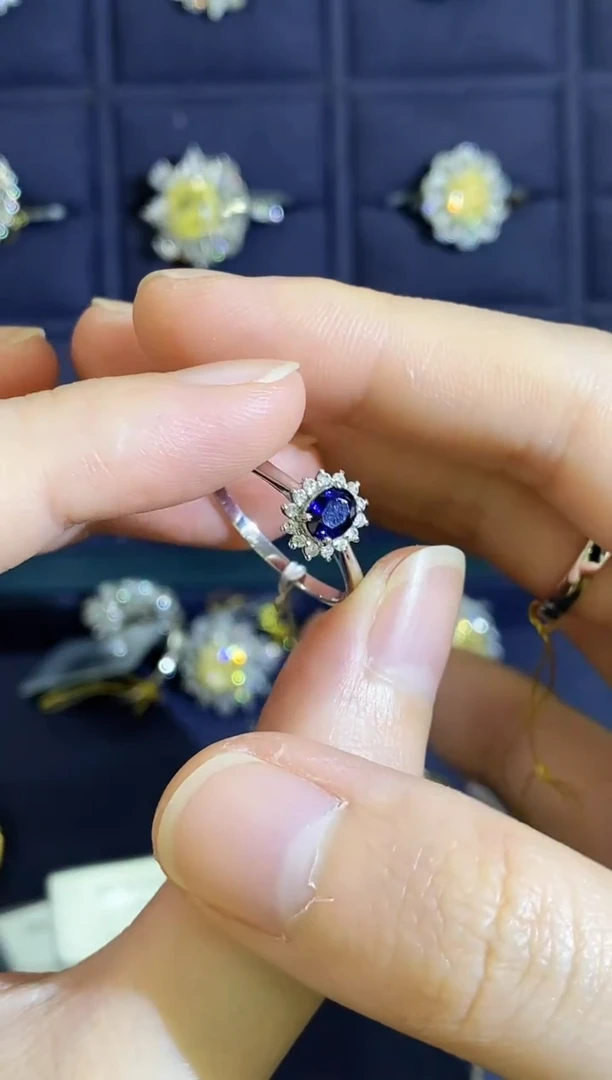 戒指蓝宝石18K金镶嵌221