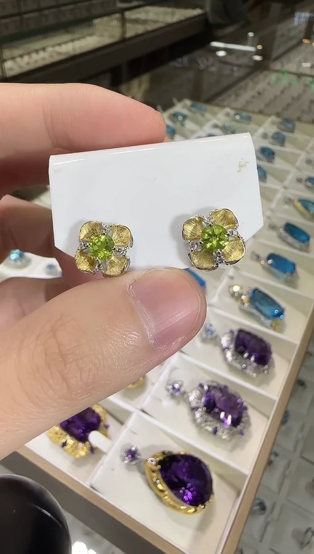 银S925镶嵌耳饰橄榄石四叶花耳钉